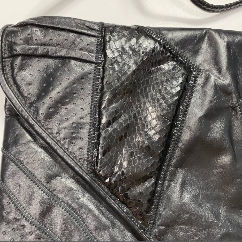 Vintage 70s Leather & Snakeskin Envelope Handbag Black Perforated Velvet Lined - Picture 2 of 14